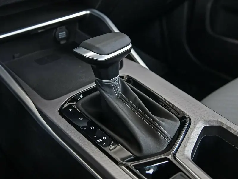 Geely Emgrand, интерьер 4