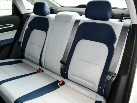 Geely Emgrand — интерьер 2